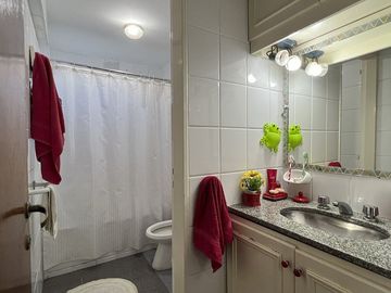 VENTA DEPARTAMENTO TRES DORMITORIOS, CON BALCON
