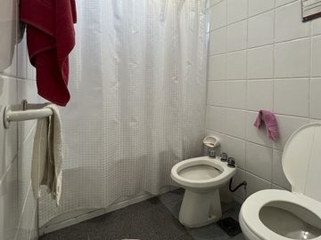 VENTA DEPARTAMENTO TRES DORMITORIOS, CON BALCON