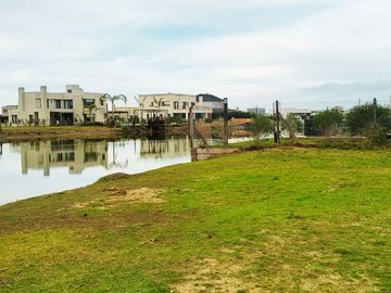 Venta Lote a la LAGUNA en Magallanes Hudson