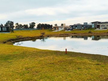 Venta Lote a la LAGUNA en Magallanes Hudson