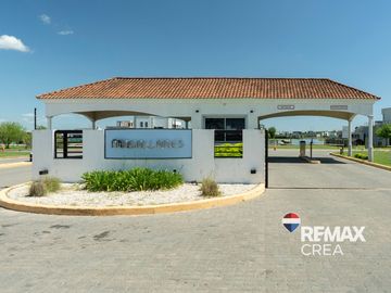 Venta Lote a la LAGUNA en Magallanes Hudson