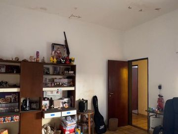 Casa con local a la calle