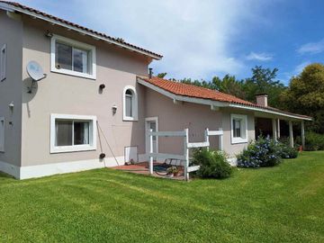 VENTA CASA 5 AMB CLUB DE CAMPO LOS PUENTES LUJAN