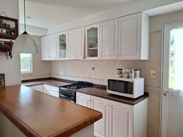VENTA CASA 5 AMB CLUB DE CAMPO LOS PUENTES LUJAN