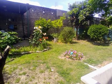 CASA EN VENTA 3 AMBIENTES MERLO JARDIN PARRILLA
