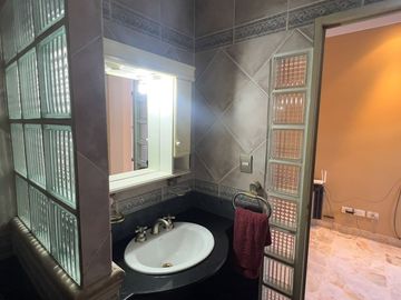 VENTA CASA 4 DORMITORIOS PALOMAR COCHERA y mas.