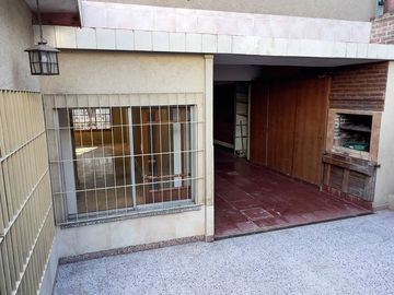 VENTA CASA 4 DORMITORIOS PALOMAR COCHERA y mas.