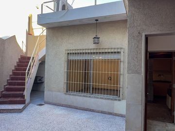 VENTA CASA 4 DORMITORIOS PALOMAR COCHERA y mas.