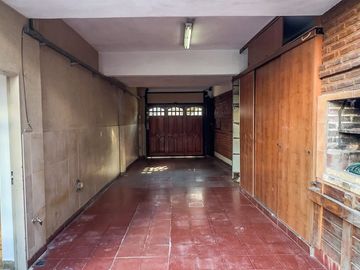 VENTA CASA 4 DORMITORIOS PALOMAR COCHERA y mas.