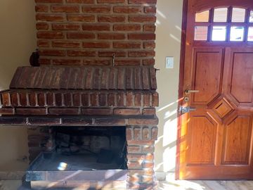 VENTA CASA 4 DORMITORIOS PALOMAR COCHERA y mas.