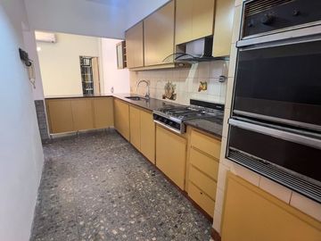 VENTA CASA 4 DORMITORIOS PALOMAR COCHERA y mas.