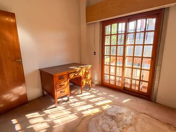 VENTA CASA 4 DORMITORIOS PALOMAR COCHERA y mas.