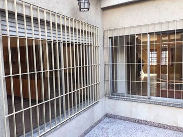 VENTA CASA 4 DORMITORIOS PALOMAR COCHERA y mas.