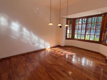 VENTA CASA 4 DORMITORIOS PALOMAR COCHERA y mas.