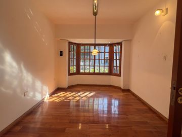 VENTA CASA 4 DORMITORIOS PALOMAR COCHERA y mas.