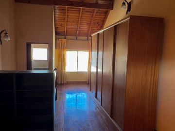 VENTA CASA 4 DORMITORIOS PALOMAR COCHERA y mas.