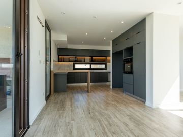 VENTA CASA 5 AMB BARRIO EVERLYNKS LUJAN PERMUTA
