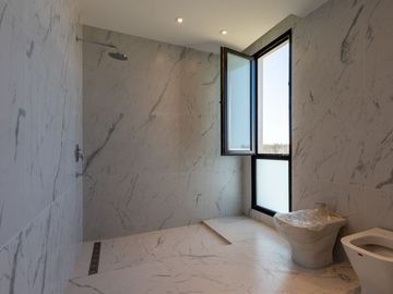 VENTA CASA 5 AMB BARRIO EVERLYNKS LUJAN PERMUTA