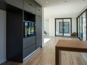 VENTA CASA 5 AMB BARRIO EVERLYNKS LUJAN PERMUTA