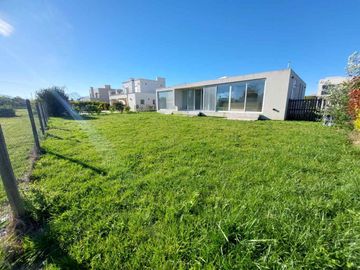 VENTA CASA BARRIO HARAS SANTA MARIA PERMUTA