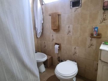 VENTA CASA 4 AMB CON 2 LOCALES PALOMAR APTO CREDIT
