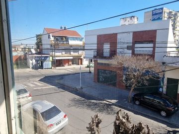 VENTA CASA 4 AMB CON 2 LOCALES PALOMAR APTO CREDIT