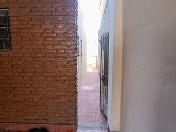VENTA CASA 3 AMBIENTES MERLO CENTRO