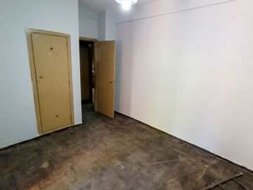 VENTA CASA 3 AMBIENTES MERLO CENTRO