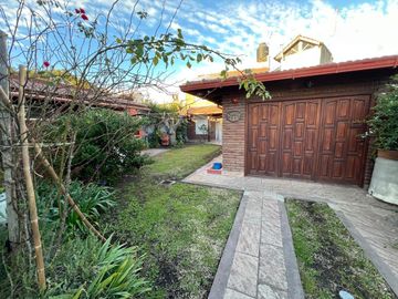 VENTA 2 CASAS EN BLOCK 2 CUADRAS D/ MAR SANTACLARA