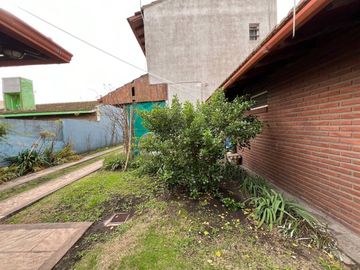 VENTA 2 CASAS EN BLOCK 2 CUADRAS D/ MAR SANTACLARA