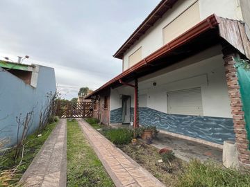 VENTA 2 CASAS EN BLOCK 2 CUADRAS D/ MAR SANTACLARA