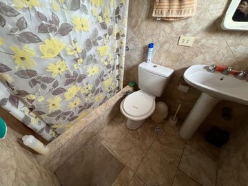 VENTA 2 CASAS EN BLOCK 2 CUADRAS D/ MAR SANTACLARA