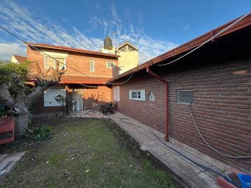 VENTA 2 CASAS EN BLOCK 2 CUADRAS D/ MAR SANTACLARA