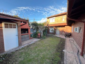 VENTA 2 CASAS EN BLOCK 2 CUADRAS D/ MAR SANTACLARA