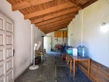 CASA 4 AMBIENTES CON PARQUE GARAGE SANTA CLARA