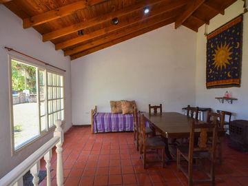 CASA 4 AMBIENTES CON PARQUE GARAGE SANTA CLARA