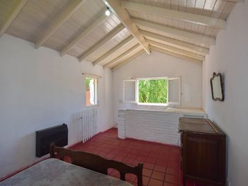 CASA 4 AMBIENTES CON PARQUE GARAGE SANTA CLARA