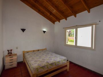 CASA 4 AMBIENTES CON PARQUE GARAGE SANTA CLARA