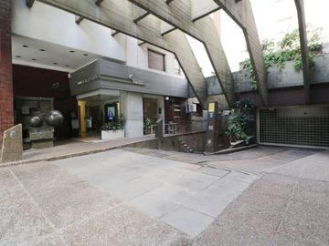 VENTA 4 AMBIENTES + DEPENDENCIA C/ COCHERA FLORES