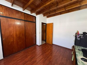 TRÍPLEX 5 AMBIENTES EN VENTA RAMOS MEJÍA /COCHERA