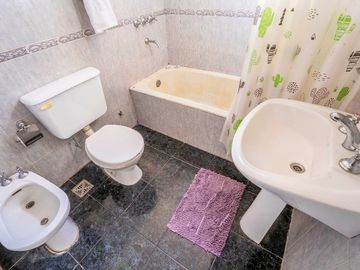 VENTA DEPARTAMENTO 3AMB FLORESTA BALCON/ LUMINOSO