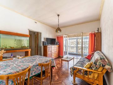 VENTA DEPARTAMENTO 3AMB FLORESTA BALCON/ LUMINOSO