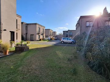VENTA DEPARTAMENTO 2 AMBIENTES  C/ COCHERA MORENO