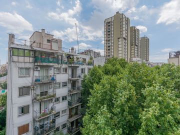 VENTA CABALLITO 4 AMBS. FRENTE BALCON COCHERA