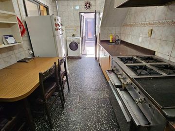 Local comercial con vivienda - Pompeya- venta