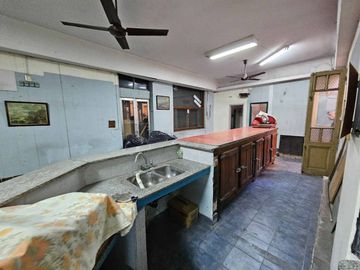 Local comercial con vivienda - Pompeya- venta