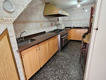 Local comercial con vivienda - Pompeya- venta