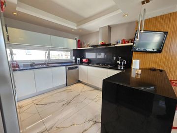 Espect Triplex 5 amb,quincho,terraza-2 coch-Categ