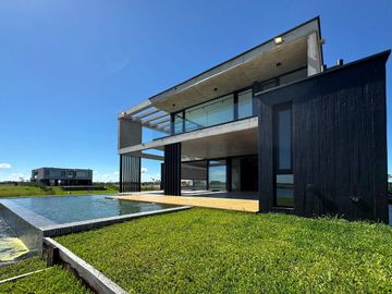 VENTA CASA BARRIO AMARRAS PUERTOS DEL LAGO ESCOBAR
