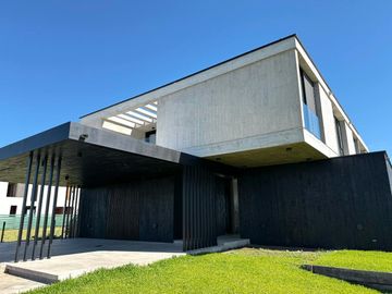 VENTA CASA BARRIO AMARRAS PUERTOS DEL LAGO ESCOBAR
